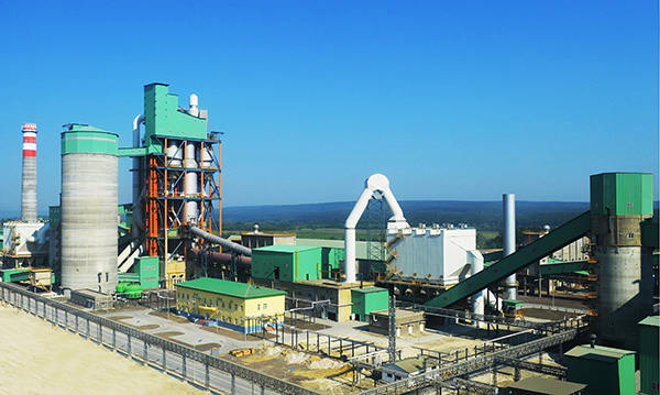 水泥生產(chǎn)線(xiàn)現(xiàn)場(chǎng)