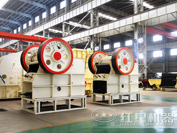 磁鐵礦顎式破碎機生產(chǎn)車間