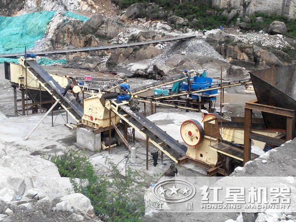 破碎生產(chǎn)現(xiàn)場圖