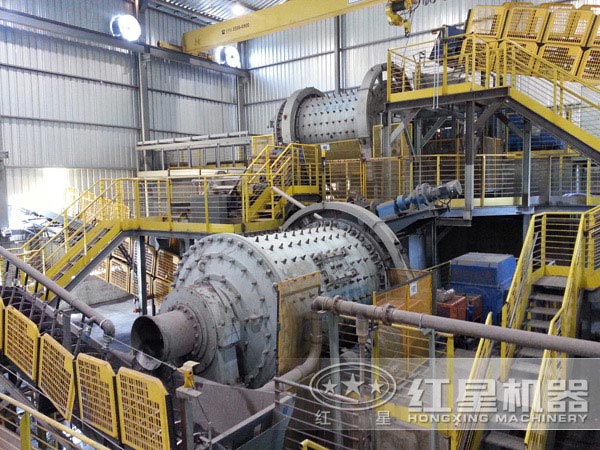 鐵礦球磨機(jī)現(xiàn)場圖