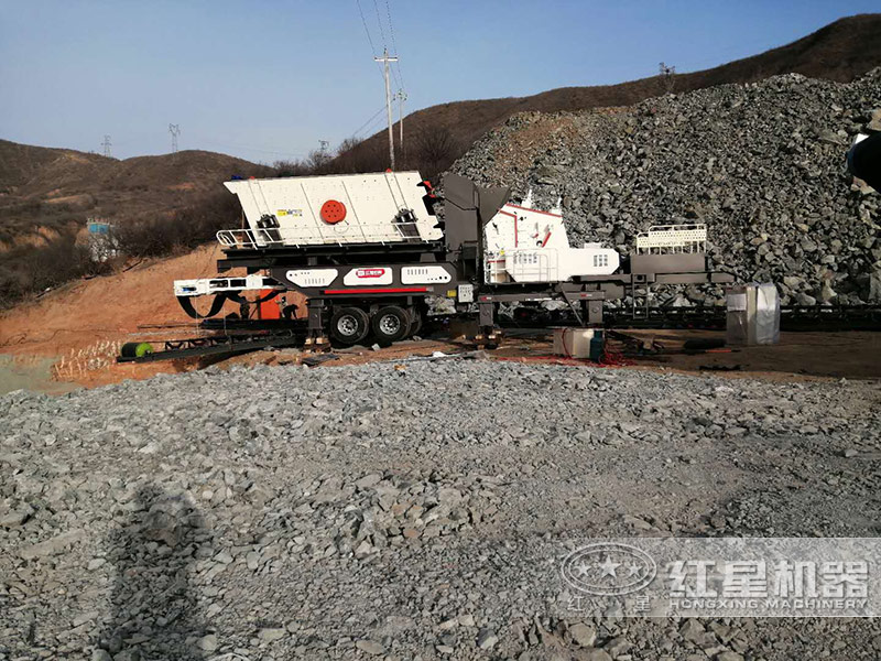 移動(dòng)制砂機(jī)作業(yè)現(xiàn)場(chǎng)