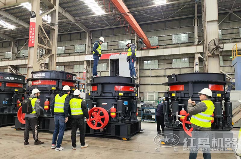 客戶來廠參觀選購破碎機(jī)