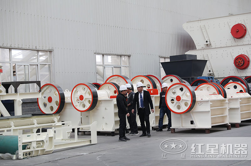 客戶來(lái)廠考察鄂破機(jī)