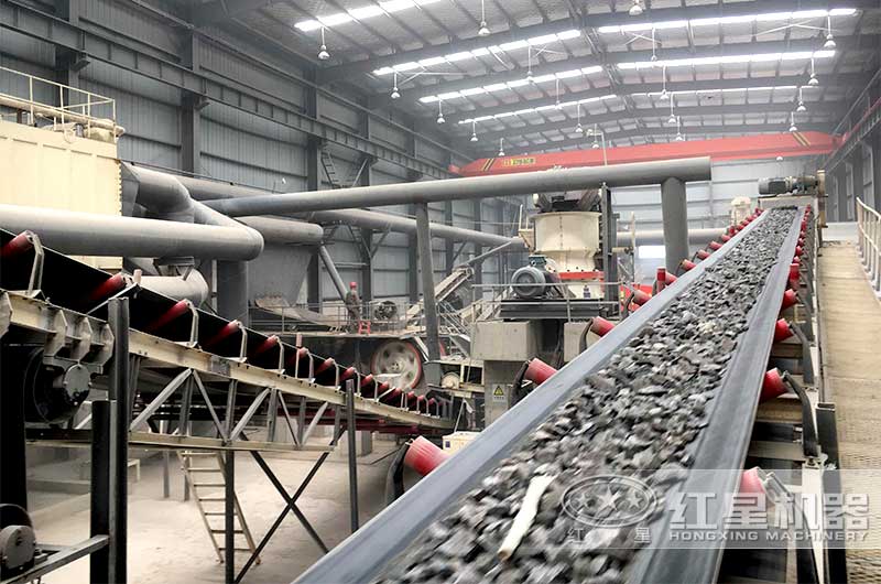 粉碎機(jī)作業(yè)現(xiàn)場(chǎng)