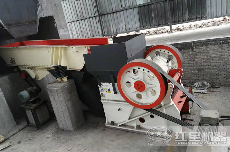 顎式破碎機處理現(xiàn)場