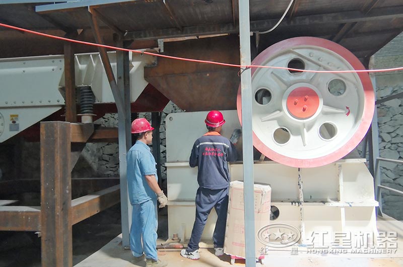 石灰石破碎加工客戶現(xiàn)場(chǎng)實(shí)拍