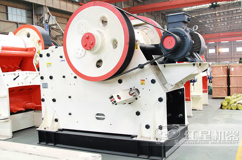 顎式破碎機(jī)現(xiàn)場(chǎng)實(shí)拍