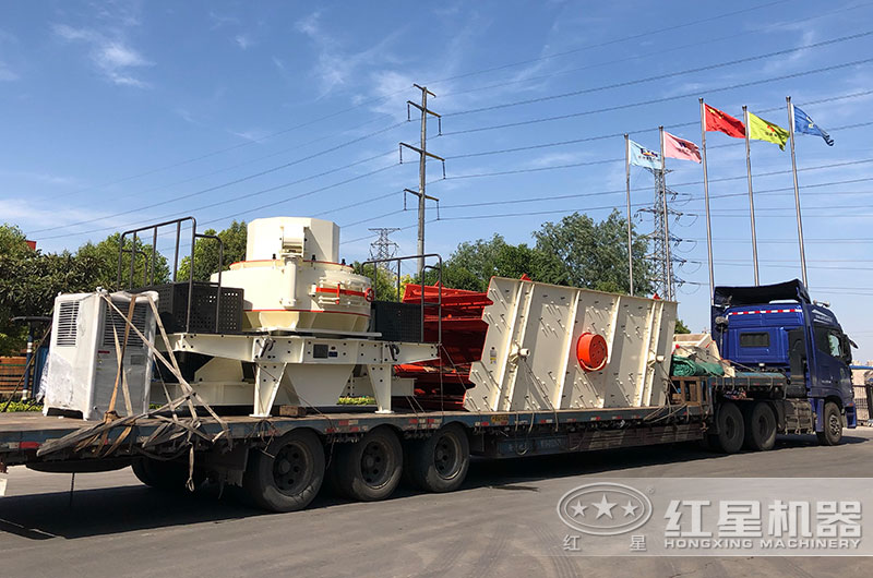 整套沖擊式制砂機(jī)裝車發(fā)貨中 整套沖擊式制砂機(jī)裝車發(fā)貨中