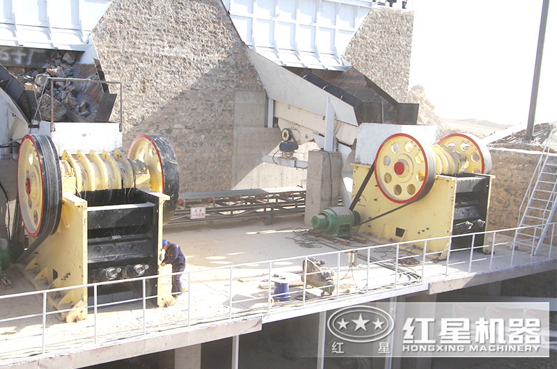 912鄂破機(jī)生產(chǎn)現(xiàn)場實(shí)拍圖