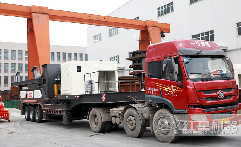 鉀長(zhǎng)石輪胎式移動(dòng)破碎一體車發(fā)貨