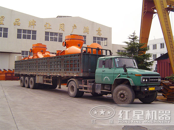 云母雷蒙磨粉機(jī)發(fā)貨現(xiàn)場(chǎng)