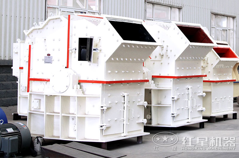 細(xì)碎機(jī)生產(chǎn)車間一角