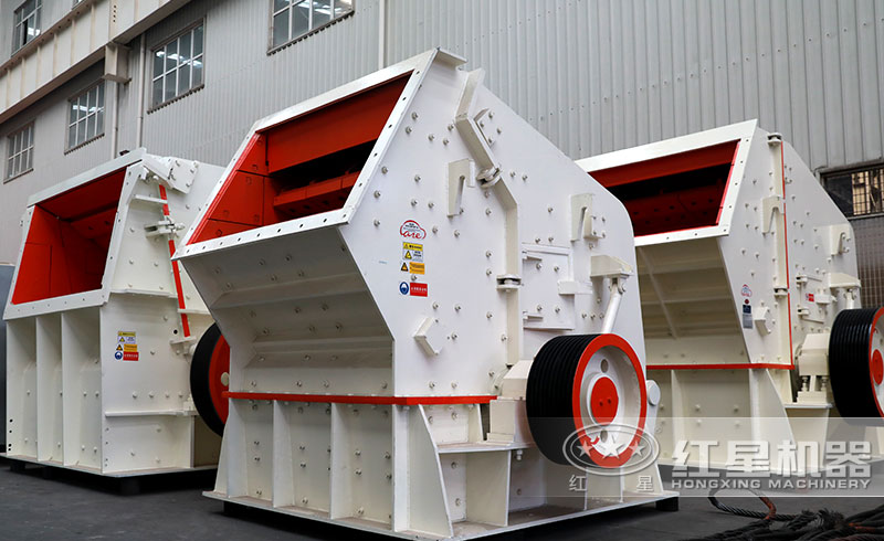 反擊式礦石粉碎機(jī)實(shí)拍圖