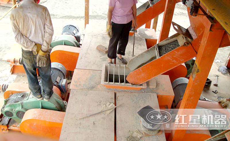 山西客戶對輥式碎煤機(jī)作業(yè)現(xiàn)場