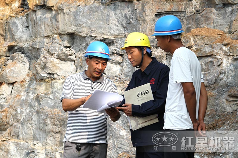 紅星技術(shù)人員考察客戶(hù)現(xiàn)場(chǎng)，幫助客戶(hù)配置生產(chǎn)線(xiàn)