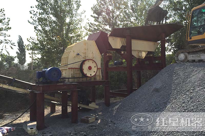 客戶現(xiàn)場圖，大型重錘式粉碎機