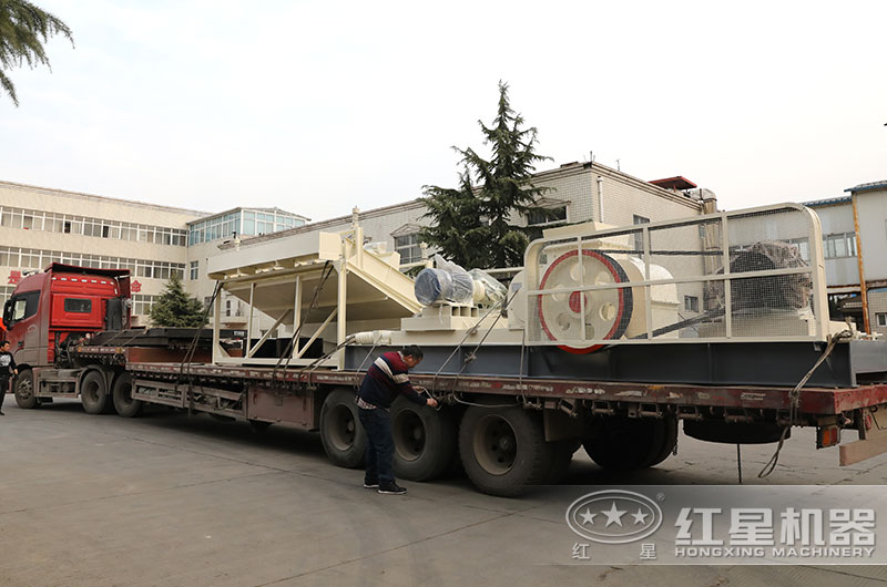 大型對輥制砂機發(fā)貨現(xiàn)場