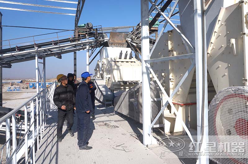 售后人員前往客戶現(xiàn)場提供服務(wù)