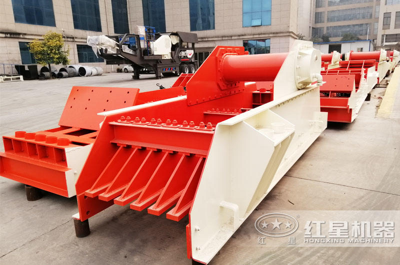 石料生產(chǎn)線中振動給料機(jī)