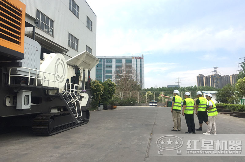 客戶來廠考察，經(jīng)理一對一講解指導(dǎo)