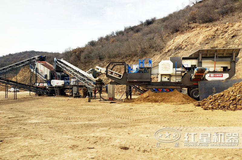 輪胎式鄂式移動石頭破碎機生產(chǎn)現(xiàn)場