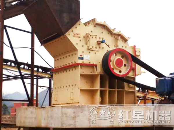 細碎機生產(chǎn)現(xiàn)場圖