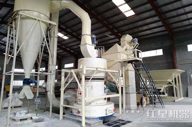 山東小型雷蒙磨粉機(jī)生產(chǎn)現(xiàn)場圖