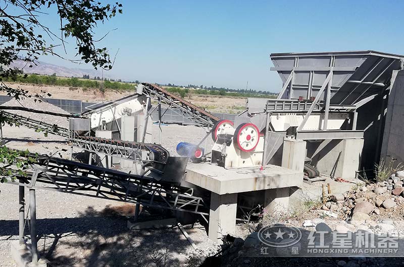 顎式破碎機生產現(xiàn)場圖