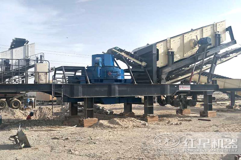 時(shí)產(chǎn)100噸小型移動(dòng)一體式制砂機(jī)作業(yè)現(xiàn)場(chǎng)