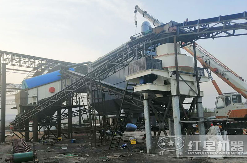 時產50-100噸小型制砂機作業(yè)現(xiàn)場（配備環(huán)保措施）
