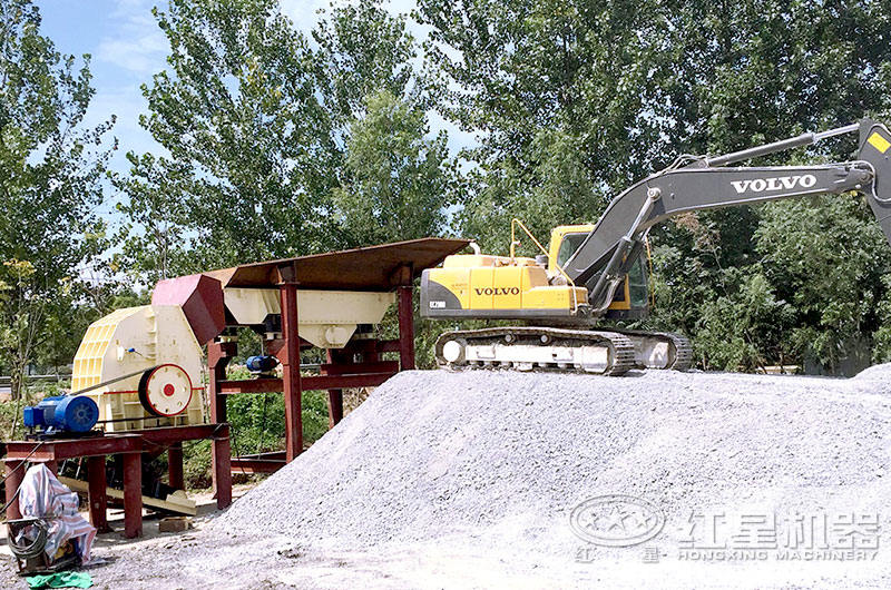 石頭制沙現(xiàn)場：錘式破碎機(jī)