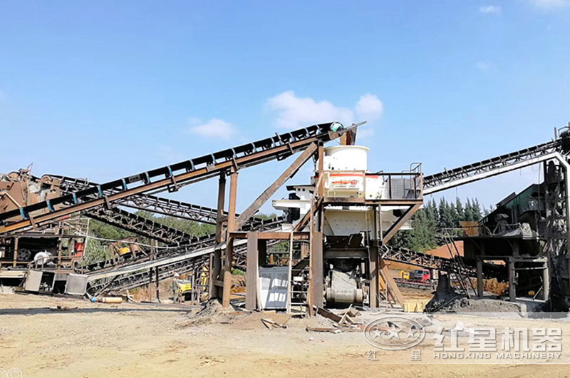 生產(chǎn)現(xiàn)場(chǎng)的石子整形機(jī)