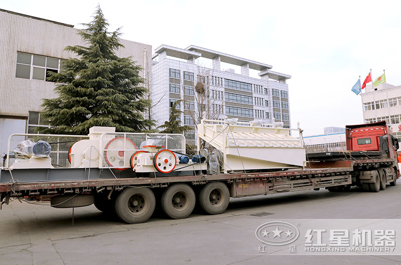 對輥式破碎機(jī)發(fā)往河北