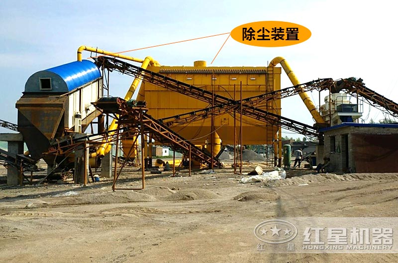 立軸沖擊式制砂機生產(chǎn)現(xiàn)場，配備除塵裝置