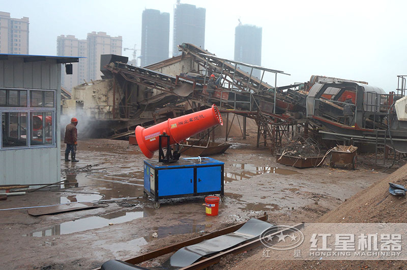 湖南顎式移動破石機現(xiàn)場配置霧化噴淋裝置