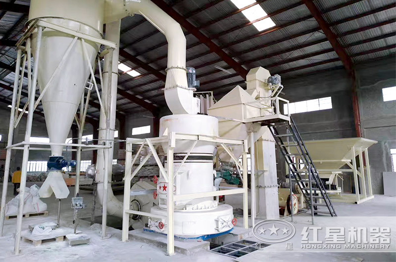 雷蒙磨粉機(jī)生產(chǎn)現(xiàn)場(chǎng)