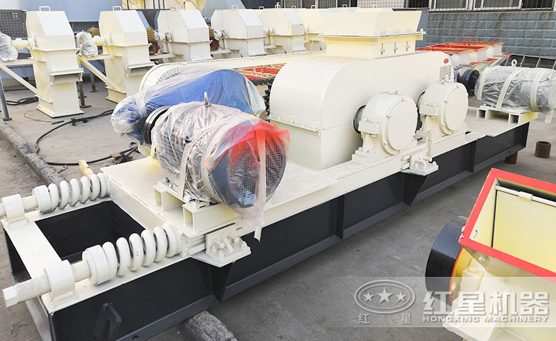 輥式制砂機(jī)設(shè)備實拍