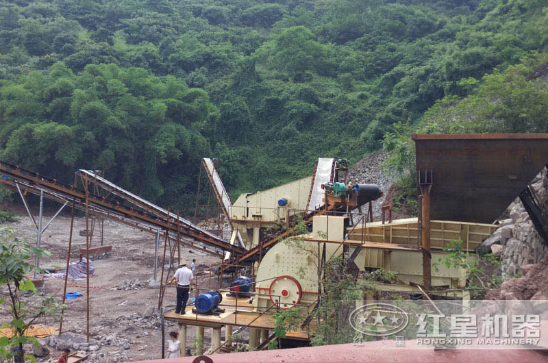 四川日產(chǎn)一萬噸碎石作業(yè)現(xiàn)場(chǎng)